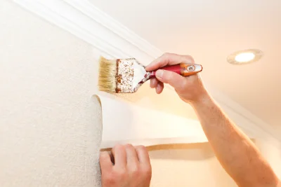 Pose de papier peint à Saint-Vit — revêtements muraux et toiles de verre